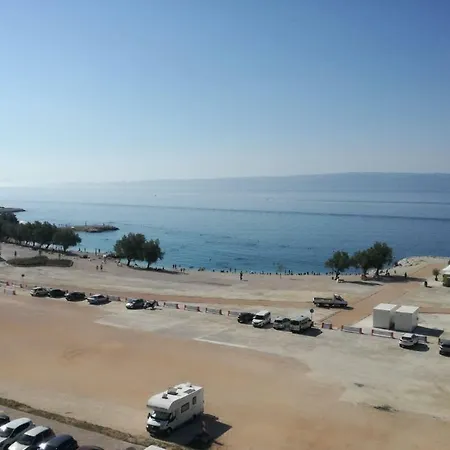 On The Beach, 2 Floors & Wide Terrace Apartmán *