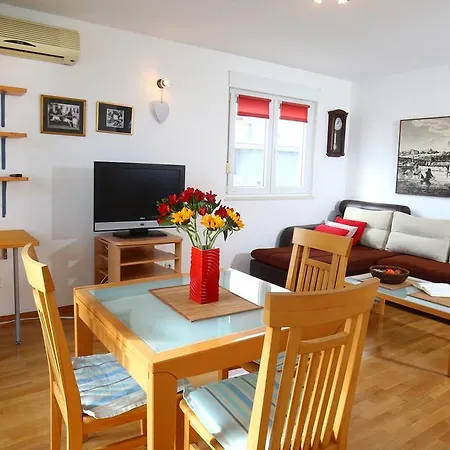 Apartment On The Beach, 2 Floors & Wide Terrace