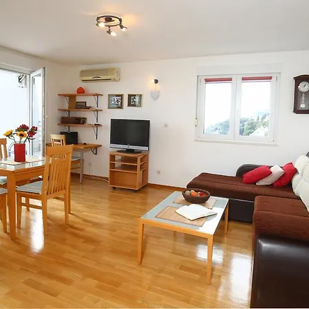 Apartment On The Beach, 2 Floors & Wide Terrace Split